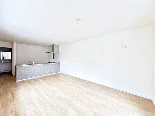 【リビング】床暖房採用で心も身体もポカポカ