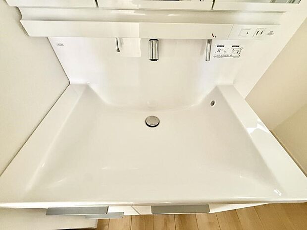 【ハンドシャワー付洗面台】■手洗いや顔を洗う時も快適に使える便利なシャワー