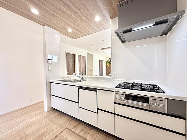 【キッチン】■家族の絆を深める、温もりのあるキッチン