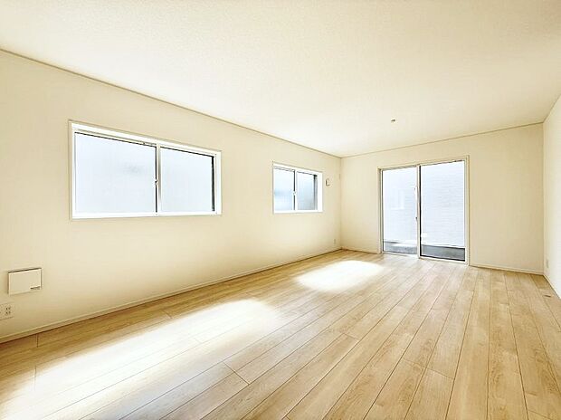 【リビング】■自然の光が差し込み、明るい空間が広がります