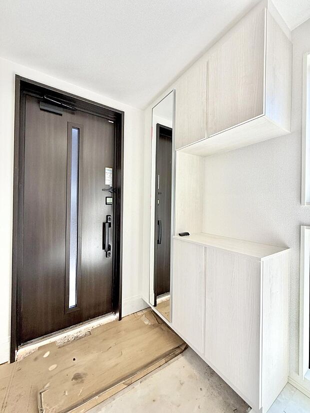 【玄関】■ シンプルで美しく、快適な暮らしの入り口