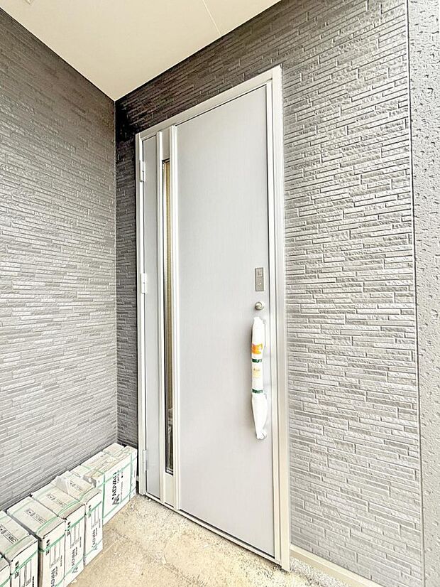 【玄関】■ 帰るたびにホッとする、安心感のある佇まい