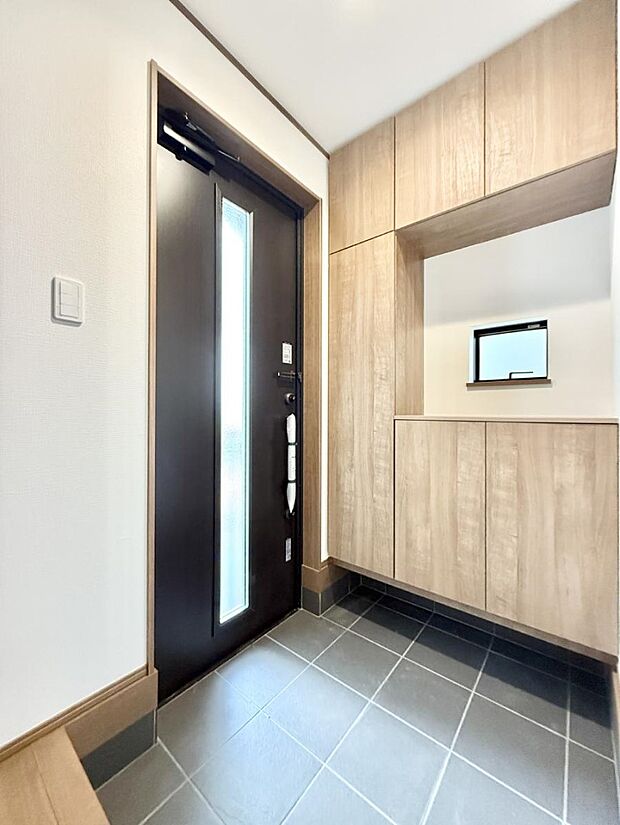 【玄関】■ ここから始まる一日、すっきり整った玄関