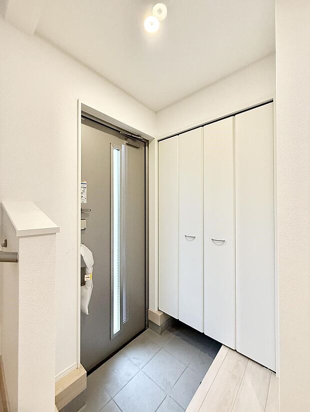 【玄関】■ シンプルで美しく、快適な暮らしの入り口