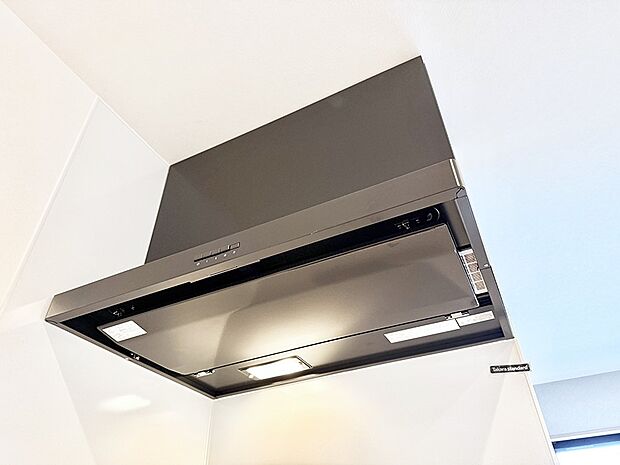 【レンジフード】■調理時の蒸気や匂いが換気扇に誘導され、効率的に排煙ができます。