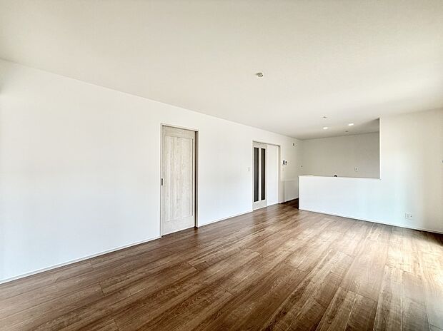 【リビング】■光と風を感じる、リラックスできる空間