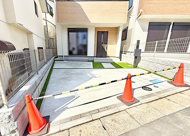 【現地外観写真】■自宅にある駐車スペースなので安心ですね