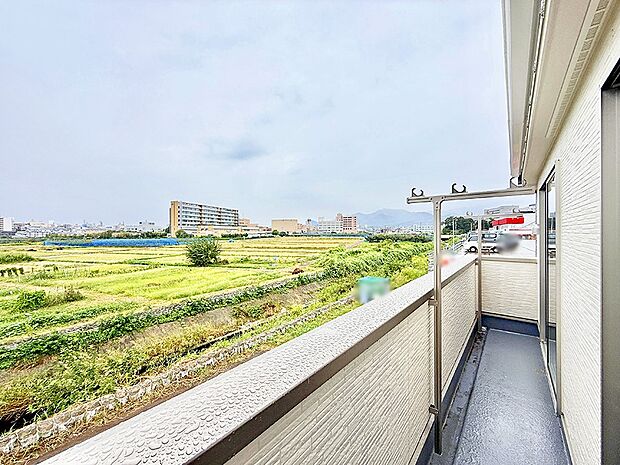 【バルコニー】■ 空を眺めながら、ほっと一息つける特別な空間