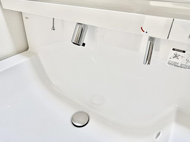 【ハンドシャワー付洗面台】■手洗いや顔を洗う時も快適に使える便利なシャワー