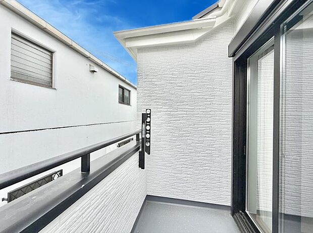 【バルコニー】■お洗濯物がよく乾く陽当たり良好のバルコニーです!