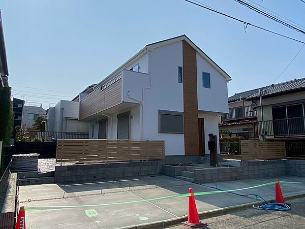 【現地外観写真】■家族みんなが笑顔で過ごせる、安心感のある住まい