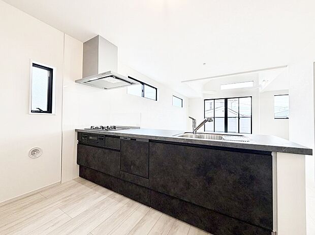 【キッチン】会話が深まる対面キッチン！家族との会話がはずみます  