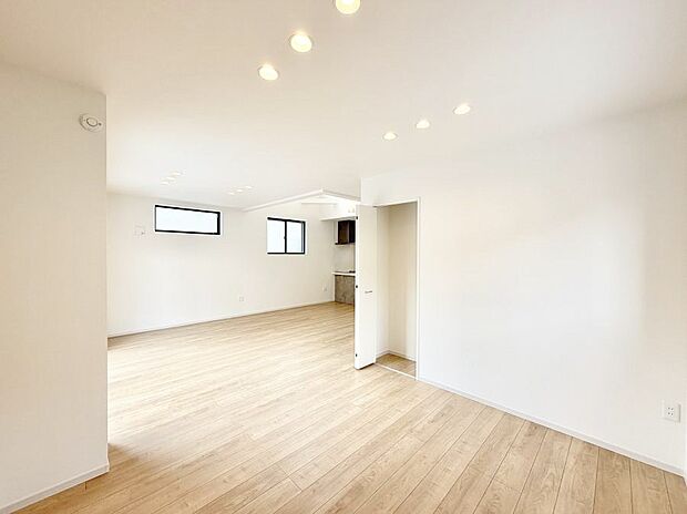 【リビング】■くつろぎと笑顔が集まる、心温まるリビング