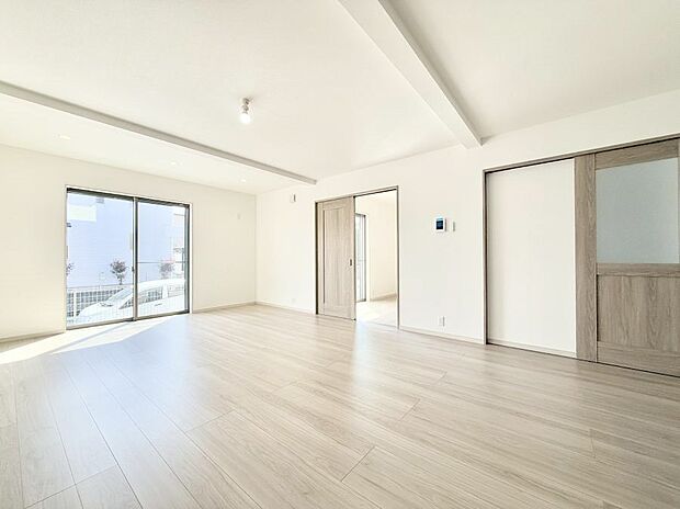 【ダイニング】■ふとした瞬間に幸せを感じる、心地よい場所