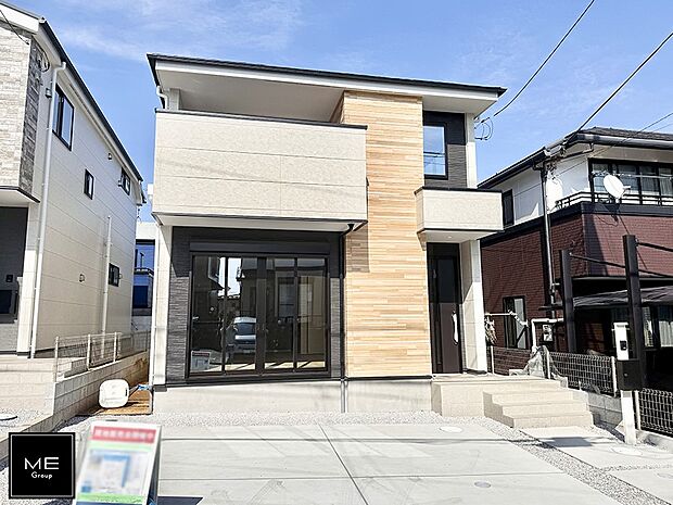 【現地外観写真】■暮らしを彩る充実した設備仕様が備わった住まい