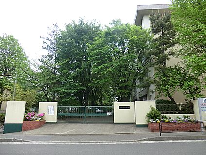 川崎市立南生田中学校 400m(5分)