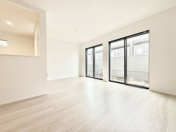 【ダイニング】■陽ざしが射し込む明るいLDKは家族でのんびり寛げます♪  