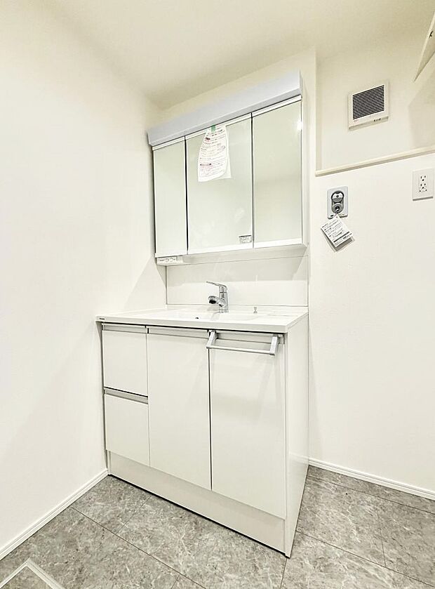 【洗面台・洗面所】■明るい洗面所は毎朝の歯磨きも楽しくできちゃいそうです