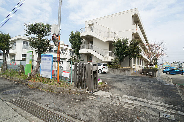 南足柄市立岡本小学校(約124m・徒歩2分)