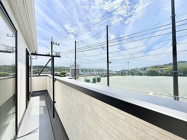 【バルコニー】■ 空を眺めながら、ほっと一息つける特別な空間