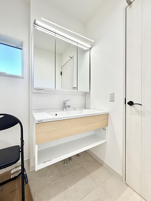 【洗面台・洗面所】■明るい洗面所は毎朝の歯磨きも楽しくできちゃいそうです♪