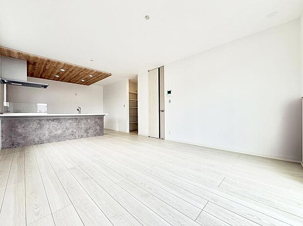 【ダイニング】■ふとした瞬間に幸せを感じる、心地よい場所