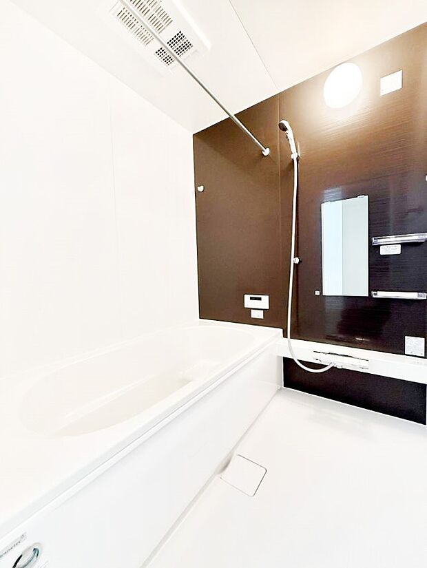 【浴室】■一日の疲れを癒す、心落ち着く空間です