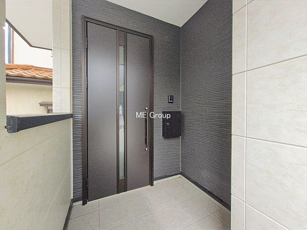 【玄関】■ 帰るたびにホッとする、安心感のある佇まい