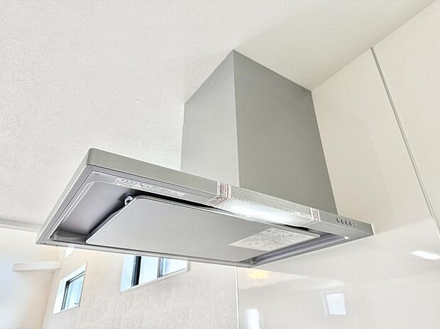 【レンジフード】■フードに覆われている為、匂いが換気扇に誘導され、効率的に排煙ができます