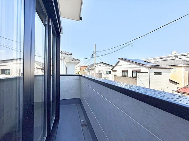 【バルコニー】■ 空を眺めながら、ほっと一息つける特別な空間