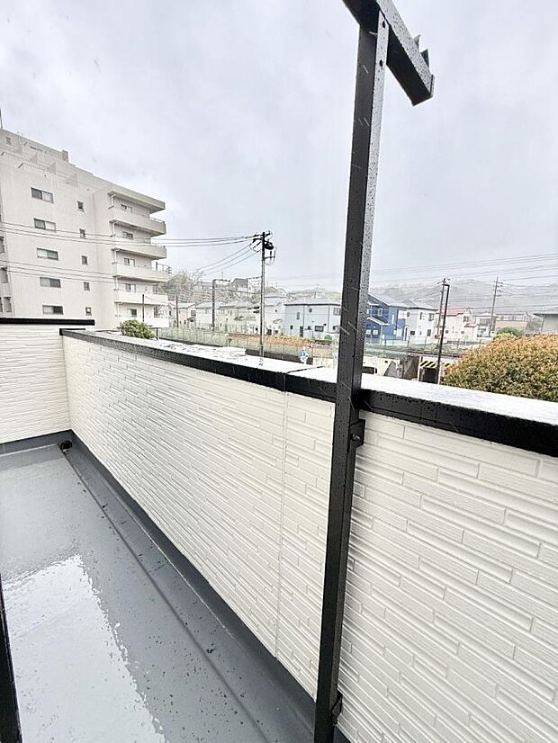 【バルコニー】お洗濯物がよく乾く陽当たり良好のバルコニーです！