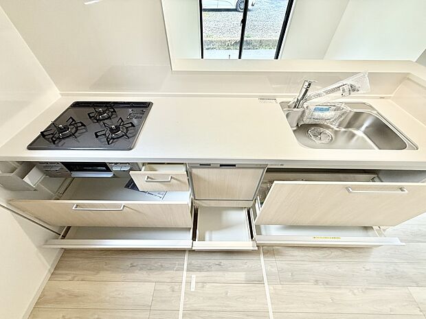 【キッチン】収納力豊富なシステムキッチンです!