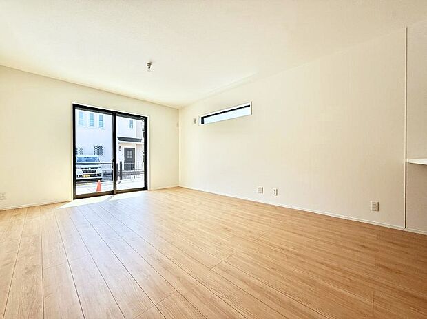 【リビング】陽ざしが射し込む明るいLDK  