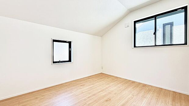 【子供部屋】2面採光で明るい居室！  