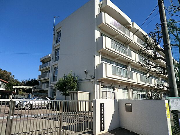 横浜市立奈良中学校（約2,080m・徒歩26分）