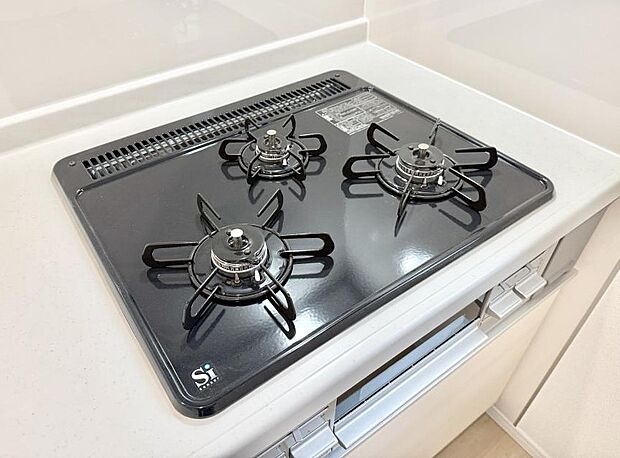 【3口ガスコンロ】■一度に多くの料理ができ便利で効率的