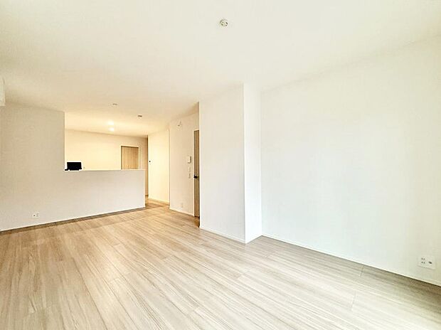 【リビング】広々とした開放感あふれるリビングです