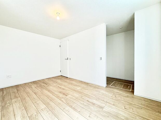【リビング以外の居室】■清潔感あふれるお部屋で毎日を快適に過ごせます