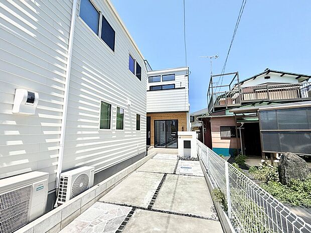 【現地外観写真】■暮らしを豊かにする充実した仕様設備で快適に
