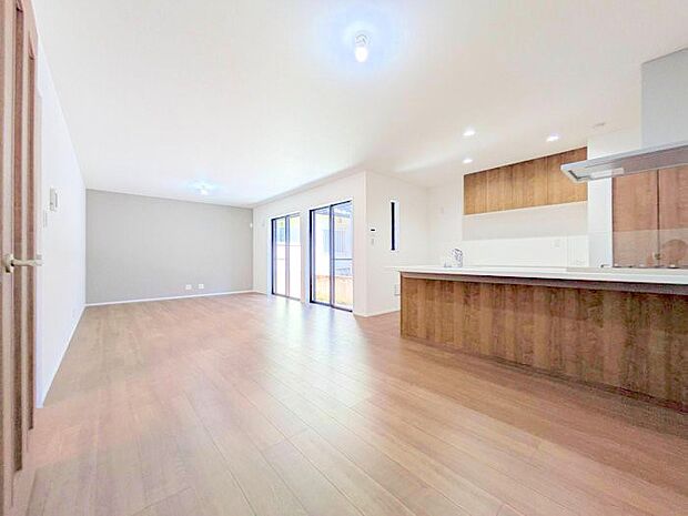 【リビング】■家族が自然と集まり、楽しい時間を過ごせるリビング