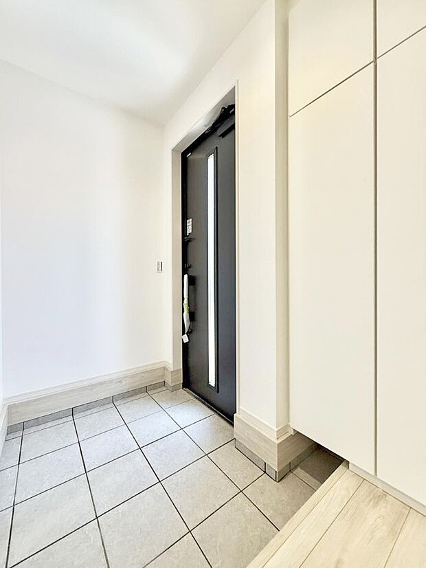 【玄関】■ ここから始まる一日、すっきり整った玄関