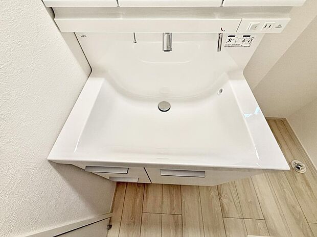 【ハンドシャワー付洗面台】■手洗いや顔を洗う時も快適に使える便利なシャワー