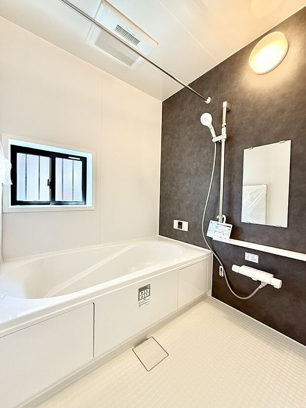 【浴室】■一日の疲れを癒す、心落ち着く空間です