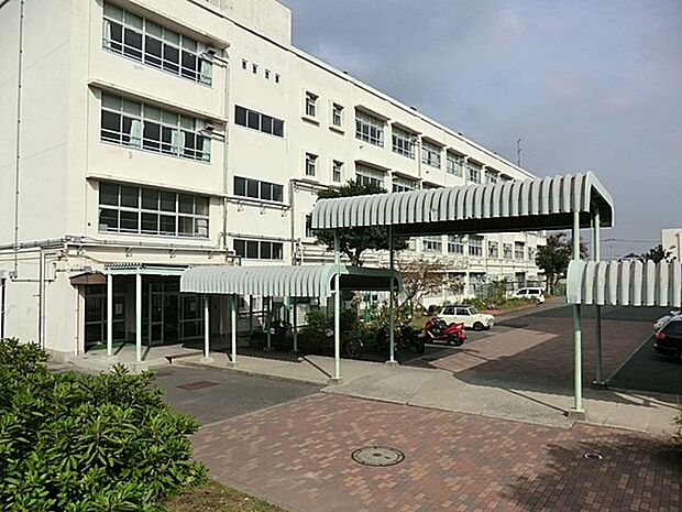 横浜市立希望が丘中学校(約1,100m・徒歩14分)