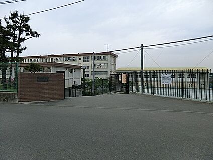 茅ヶ崎市立松林中学校 400m(5分)