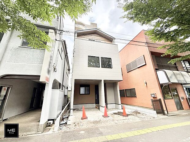 【現地外観写真】■暮らしを彩る充実した設備仕様が備わった住まい