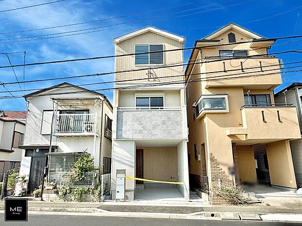 【現地外観写真】■暮らしを彩る充実した設備仕様が備わった住まい