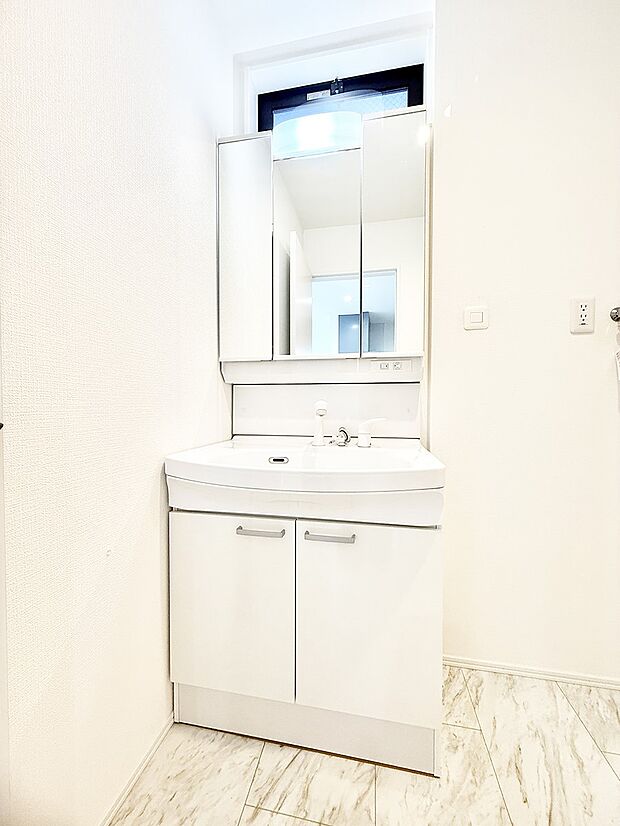 【洗面台・洗面所】3号棟  ■朝の準備がスムーズにできる広さです