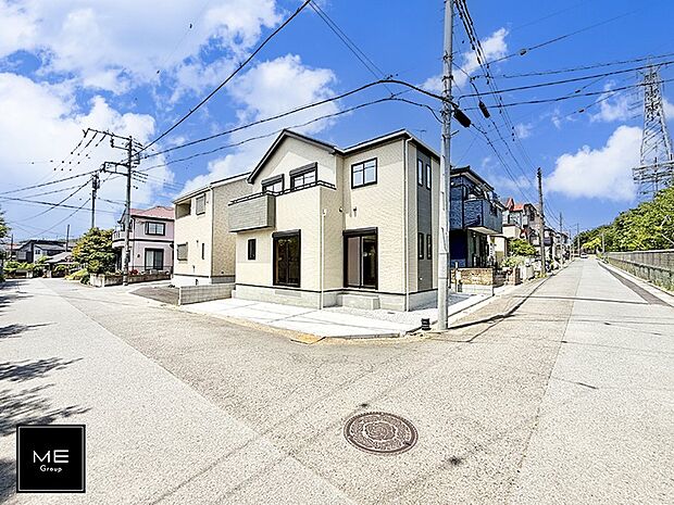 【前面道路含む現地写真】■優雅なラインが、毎日を引き立てます