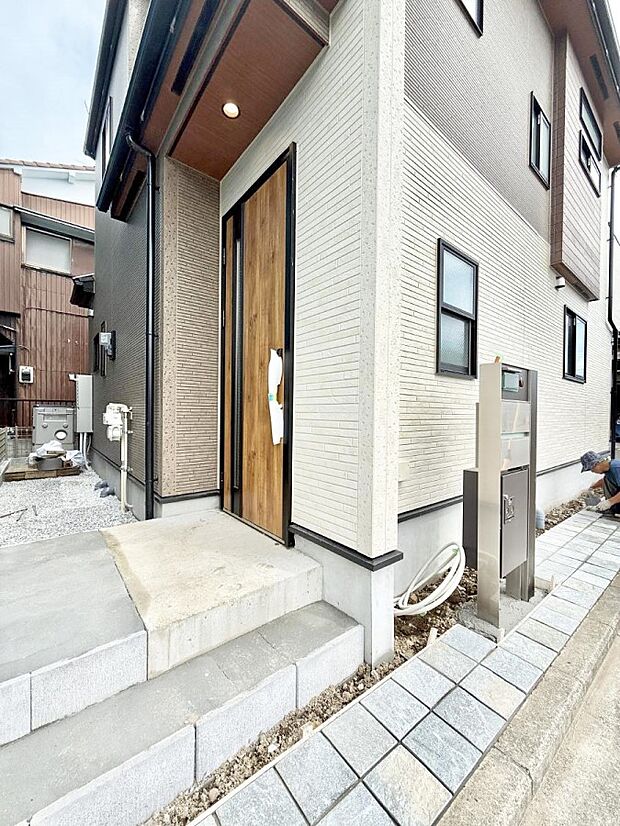 【玄関】1号棟 ■ シンプルで美しく、住まいの第一印象を彩る玄関です